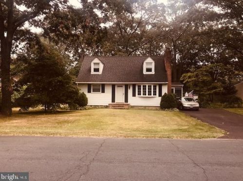 21 Holly Rd, Severna Park, MD 21146-2435