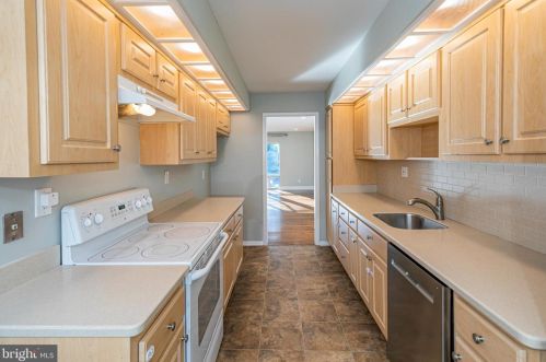 36 Cameron Ct, Princeton NJ  08540-3924 exterior