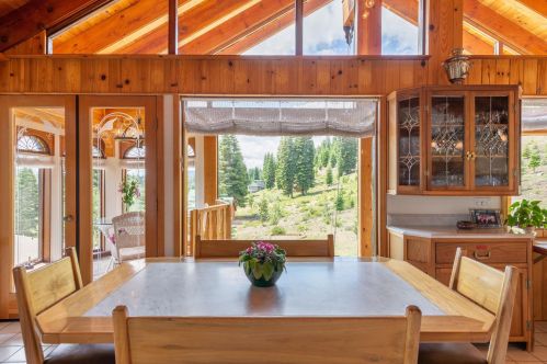 13308 Ski Slope Way, Truckee CA  96161-7005 exterior