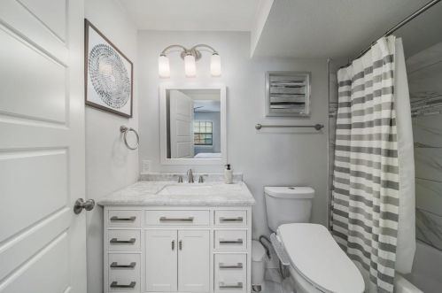 2116 Rockwood Dr, Carrollton TX 75007-5723 exterior