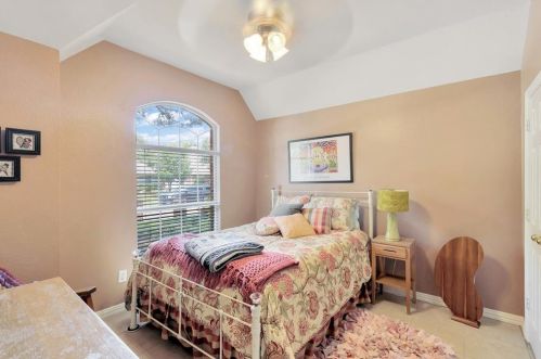 522 Thunderbrook Rd, Garland TX 75044-4956 exterior