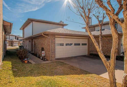 92 Morrow Dr, Bedford, TX 76021-5683