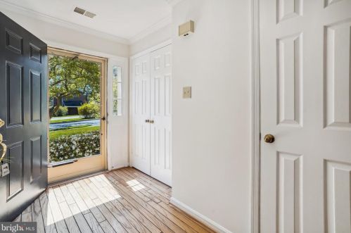 5934 Munson Ct, Falls Church, VA 22041-2443