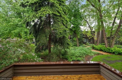 230 8th St, Minneapolis, MN 55414-1115