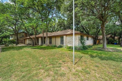 10300 Caracara Dr, Austin TX  78750-1605 exterior