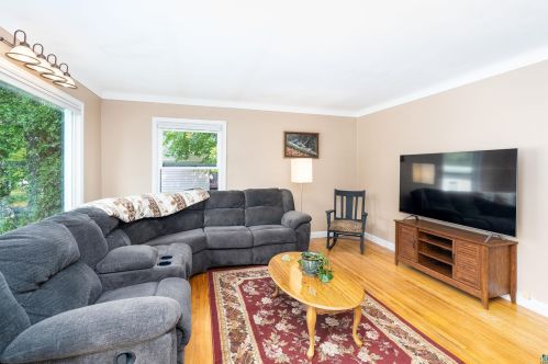 556 Anderson Rd, Duluth, MN 55811-5404
