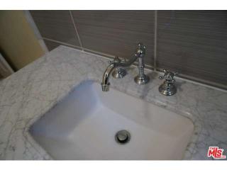 646 Dunsmuir Ave, Los Angeles CA  90036-4075 exterior