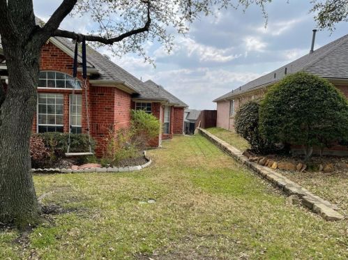 9518 Cliffside Dr, Irving TX  75063-5018 exterior