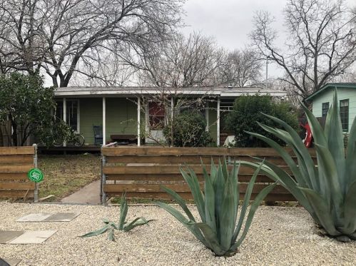 1045 Broadview St, Austin, TX 78723-1010