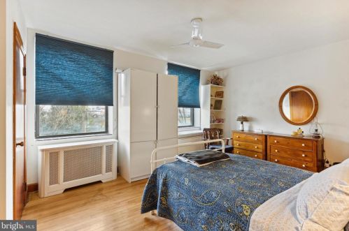 1204 10th St, Philadelphia PA 19147-5040 exterior