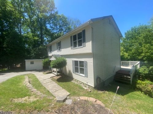 98 Hillside Rd, Sparta, NJ 07871-2015