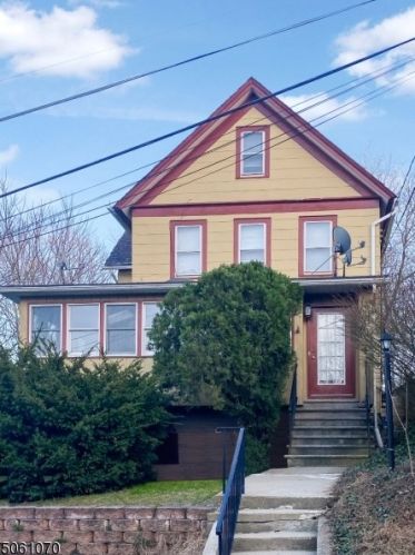 4 Harrison St, Fredon, NJ 07860-1308