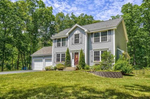 160 Hampstead Rd, Derry, NH 03038-4816