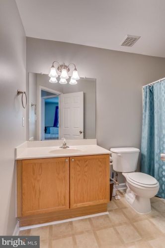 33 Holmes Dr, Charles Town WV 25414-4412 exterior