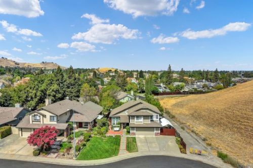 313 Willowwood Ct, Vacaville, CA 95688-9270