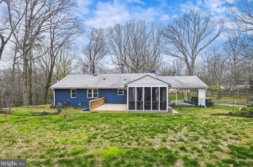 6681 Ridgeway Dr, Springfield, VA 22150-4318