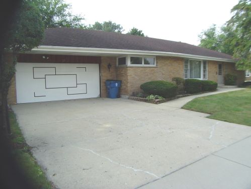 201 Yale Ave, Addison, IL 60101-3955