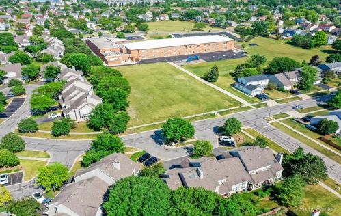 1276 Clare Ct, Carol Stream IL  60188-6011 exterior