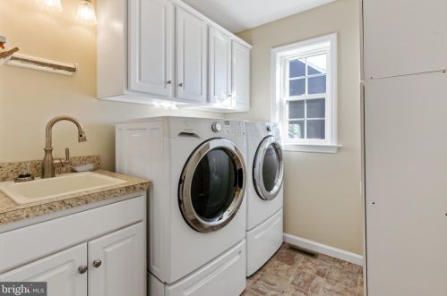 2360 Vw Dr, Lancaster PA  17602-1016 exterior