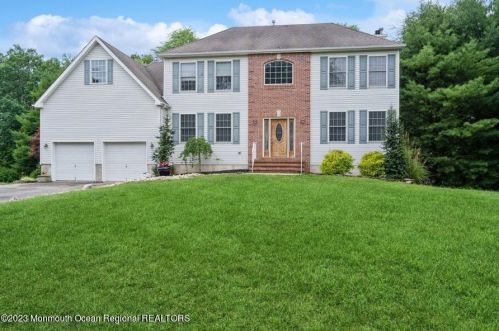 8 Dominion Dr, Jackson Twp, NJ 08527-3768