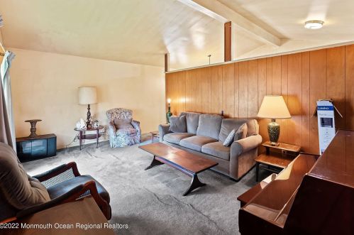 610 Park Ave, Brielle, NJ 08730-1810