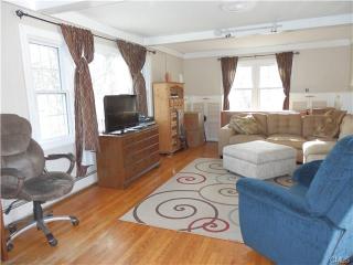 107 Knorr Rd, Upper Stepney, CT 06468-3149