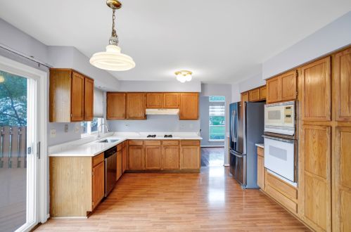 841 Tamarac Dr, Carol Stream IL  60188-4427 exterior