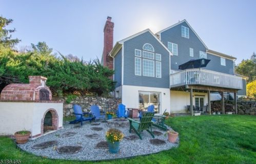 96 Jodi Ln, Gillette, NJ 07933-1225