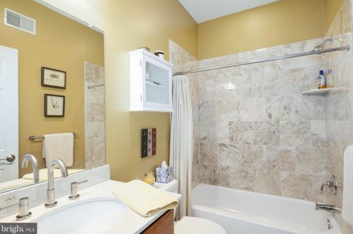 809 20 St, Philadelphia PA 19130-2025 exterior