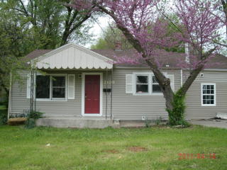 2109 National Ave, Springfield MO  65804-2223 exterior