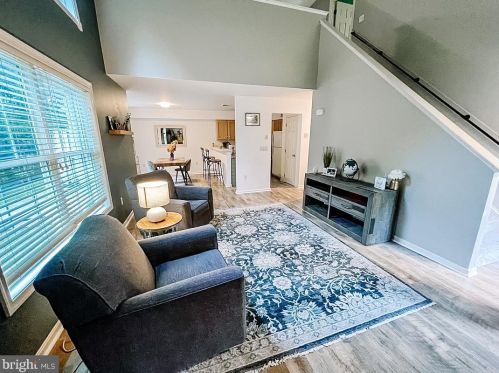 2093 Northwoods Park Dr, Harrisburg, PA 17110-3401