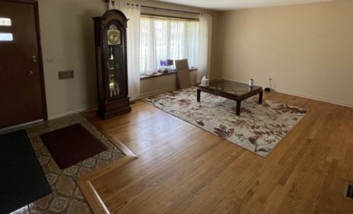 500 Easy St, Des Plaines, IL 60016-2737