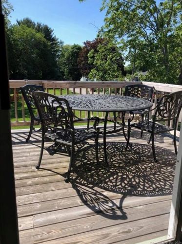 28 Crossley Ct, Niantic CT  06357-2341 exterior