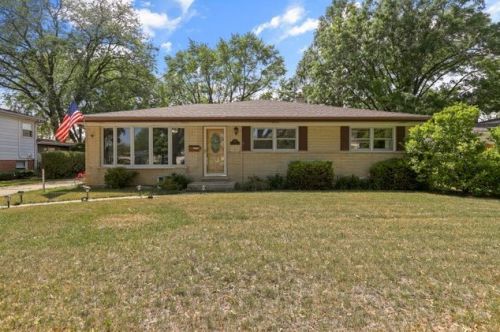 502 Crestwood Ln, Mount Prospect, IL 60056-3510