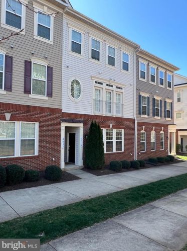 4714 Dane Ridge Cir, Woodbridge, VA 22193-6519