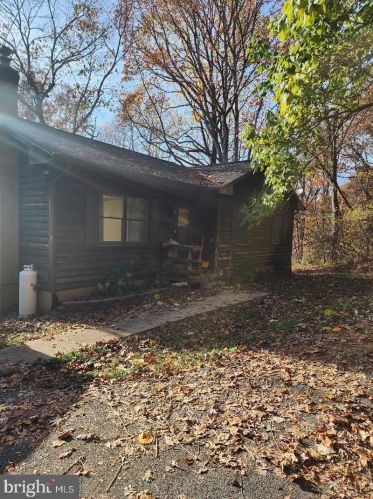 558 Golden Russet Dr, Linden, VA 22642-6050
