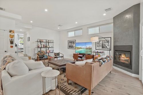 15751 Morrison St, Van Nuys CA  91436-1543 exterior