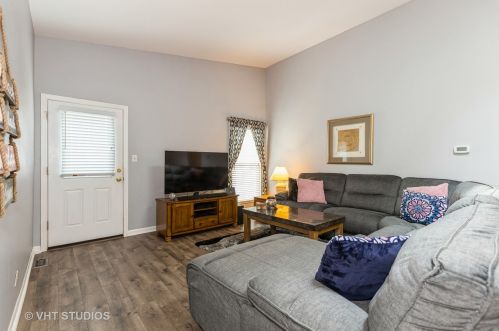 519 Fessler Ave, Naperville, IL 60565-1215