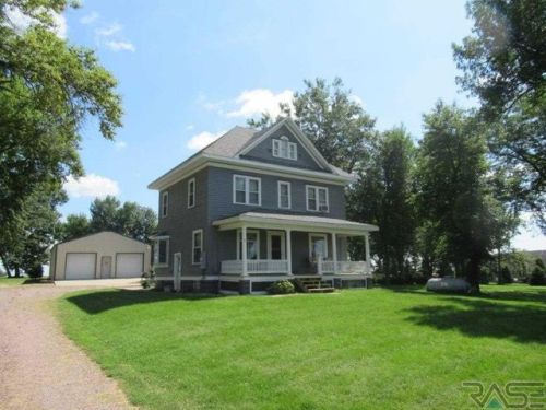 705 County Road 6, Hills, MN 56138-1046