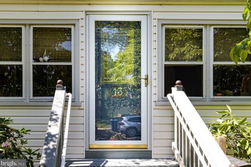 13 Charles St, Palmyra, NJ 08065-1812