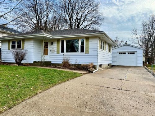 506 7th St, Nelson, IL 61021-3923