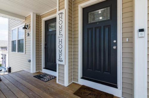 76 Pomona Ave, Providence, RI 02908-5243