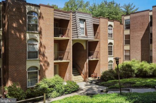 3334 Woodburn Village Dr, Annandale, VA 22003-1262