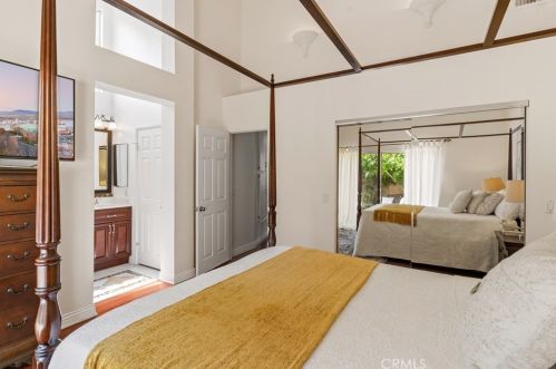 31 Del Perlatto, Irvine CA  92614-5359 exterior