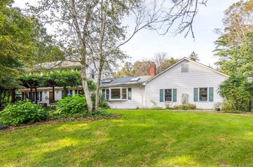 1 Brookside Dr, Granby, CT 06035-1822