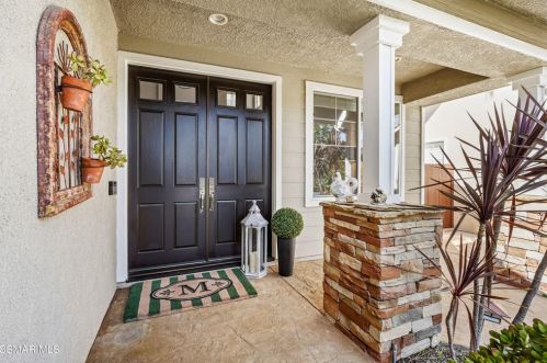 5381 Churchwood Dr, Calabasas, CA 91377-4711