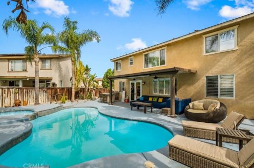 4222 Pondhill Ct, Riverside CA  92505-3464 exterior