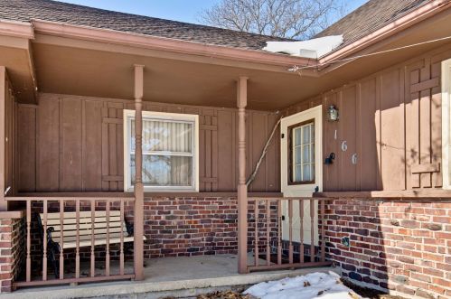 166 Park St, Gilberts, IL 60136-9730