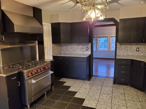 3210 Thornberry Ln, Glenview, IL 60025-4565