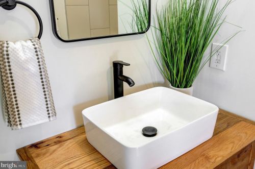 604 Mary St, Lancaster PA  17603-2819 exterior